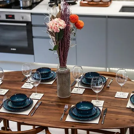 Apartman October Disc - Long - Contractors *