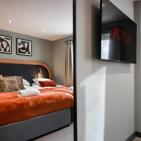 Apartman October Disc - Long - Contractors Bristol