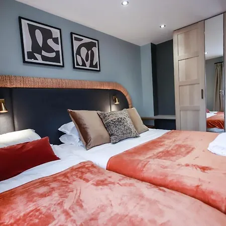 Apartman October Disc - Long - Contractors Bristol