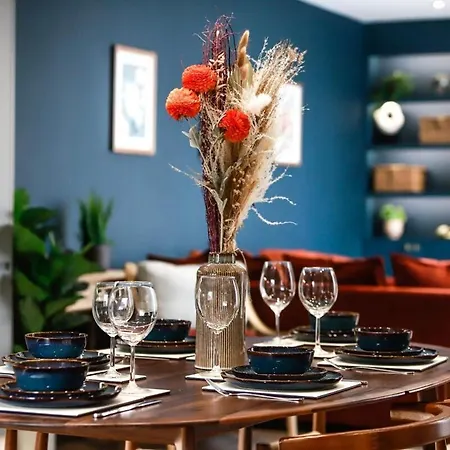 October Disc - Long - Contractors Apartamento Bristol