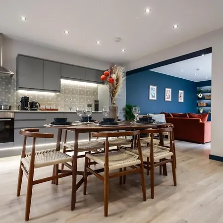 October Disc - Long - Contractors Apartamento *