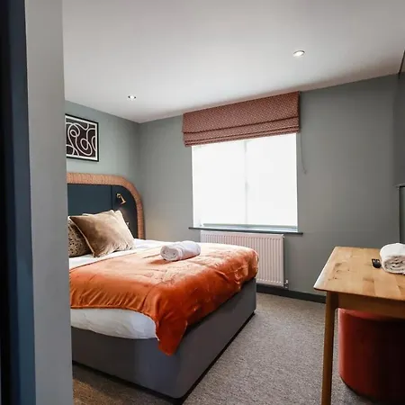 October Disc - Long - Contractors 公寓 布里斯托